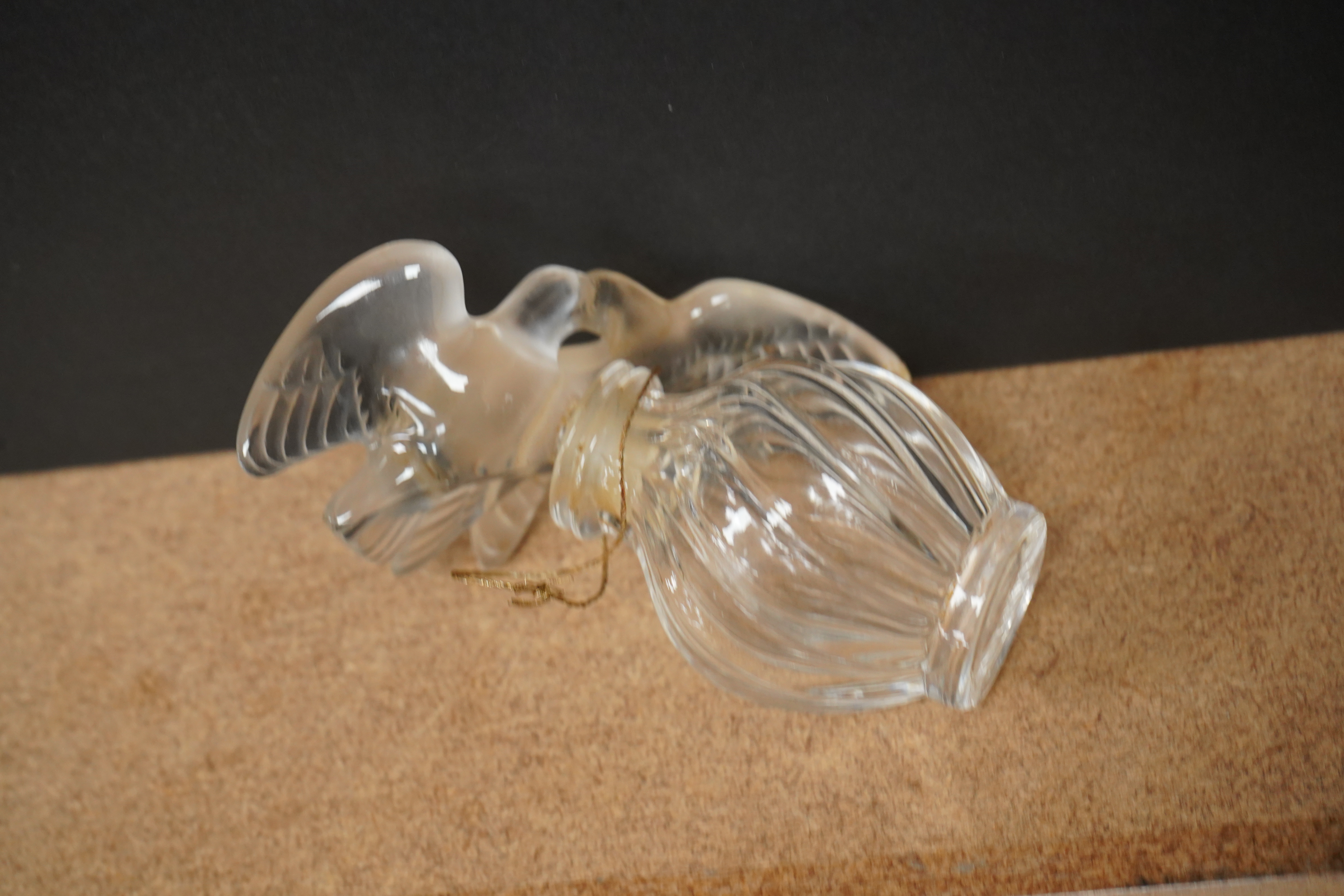 A Lalique scent bottle, Nina Ricci l'airs du temps, 10.5cm tall